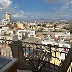 Centre Sky Views דירה