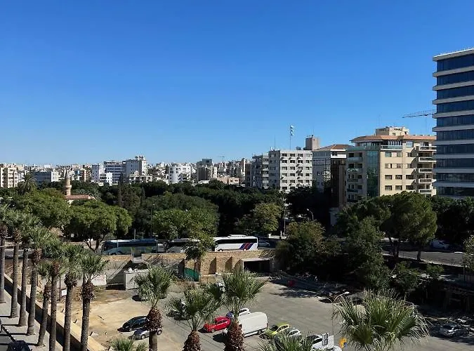 Centre Sky Views 尼科西亚