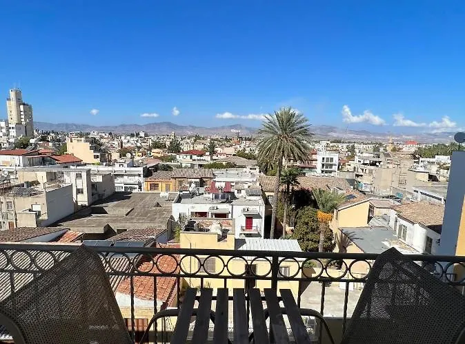 Centre Sky Views * ニコシア