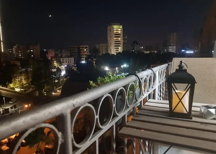 Centre Sky Views * ニコシア