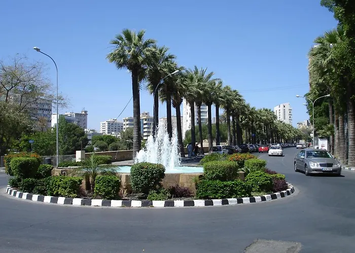 Centre Sky Views ニコシア